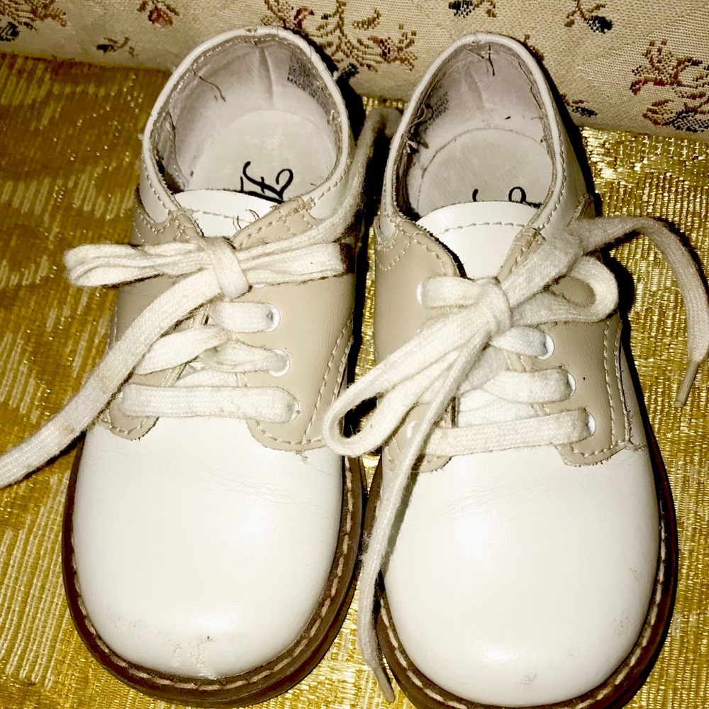 Boys leather saddle shoes FootMates size 5.5